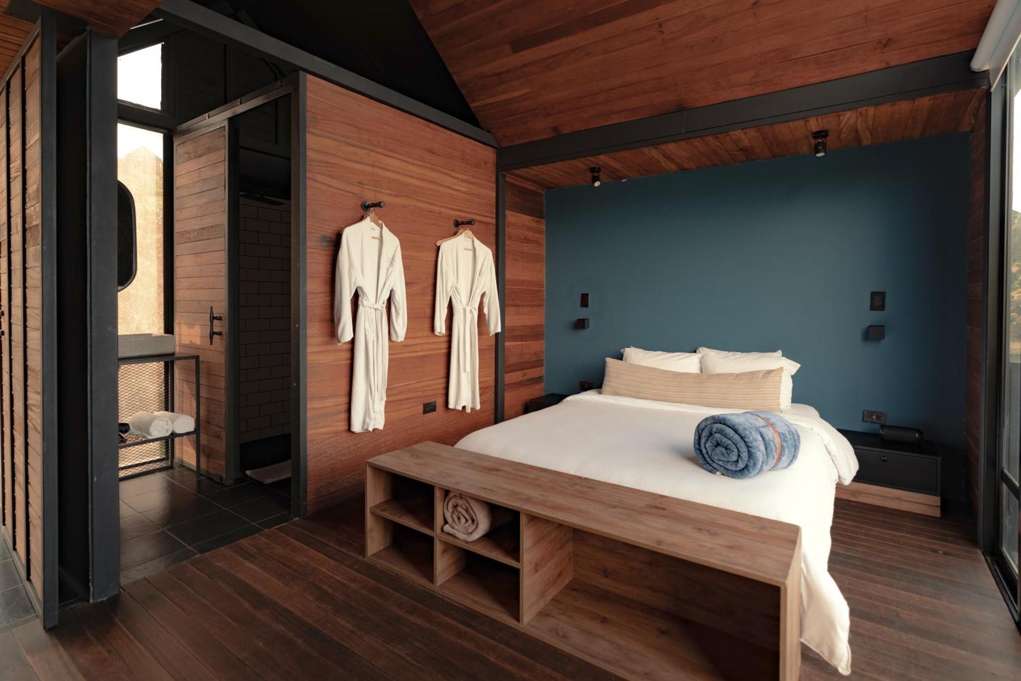 The Boato Hotel Guatape Exterior photo A bedroom at the hotel